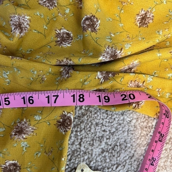 NWT Altar'd State Women's Yellow Floral Crop Top Lg. - Picture 9 of 12